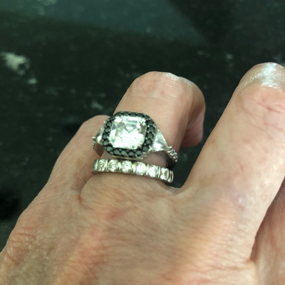 Gorgeous Ring! Real or fabulous Simulation? - Picture 10 of 10